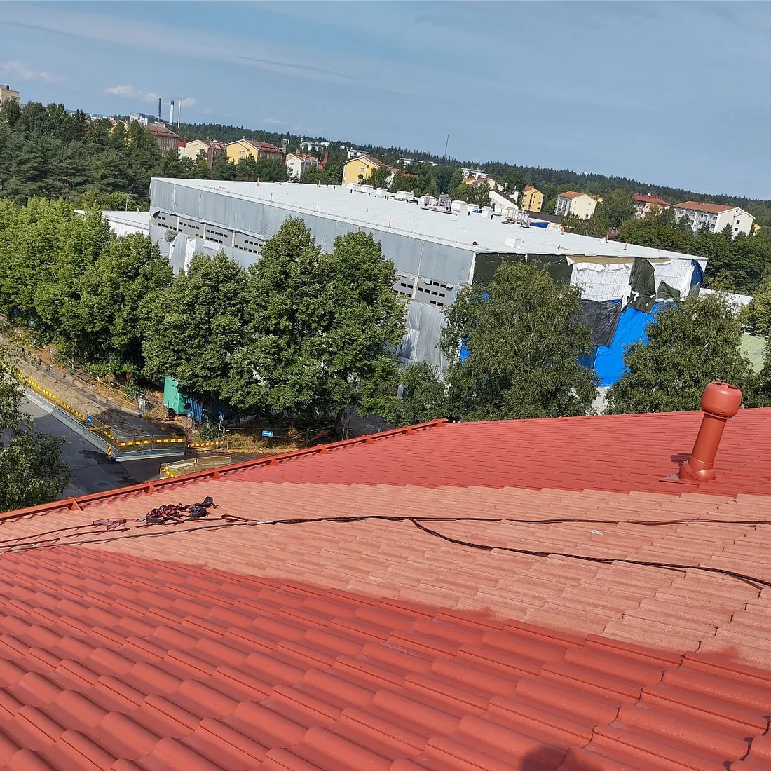 tiilikaton puhdistus ja pinnoitus Kajavi